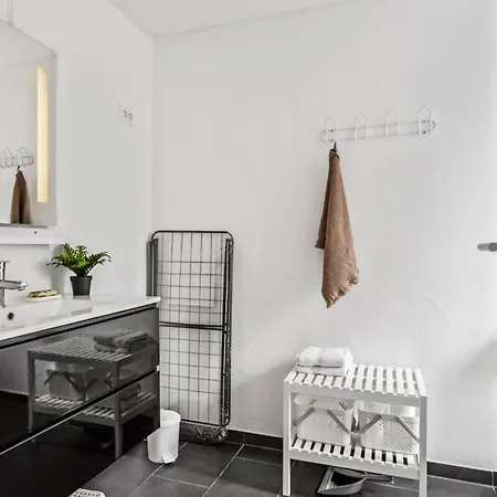 2 Bedroom Cozy In *