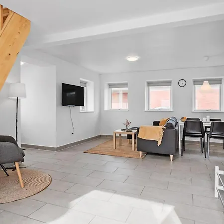 2 Bedroom Cozy In